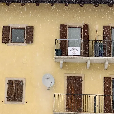 La Vineria House - Yellow